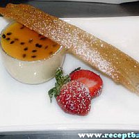 Passionsfrukt pannacotta med vaniljflarn