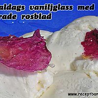 Gammaldags vaniljglass med kanderade rosenblad